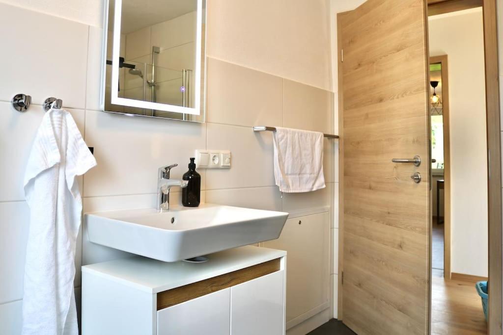 Moderne Eg-wohnung Im Guenztal Apartment
